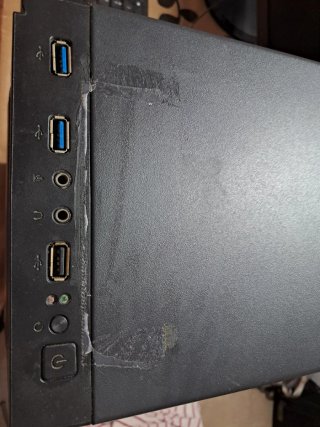 Torre PC Asus Negra con Monitor Lenovo 24", Trust