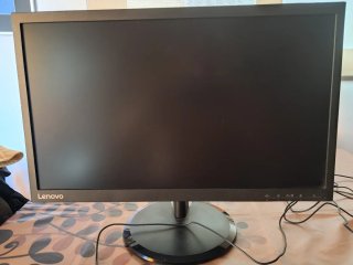 Torre PC Asus Negra con Monitor Lenovo 24", Trust