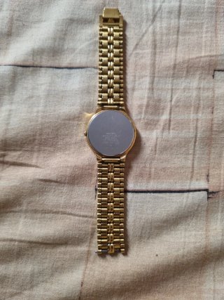 Reloj Seiko V722-7051 Dorado