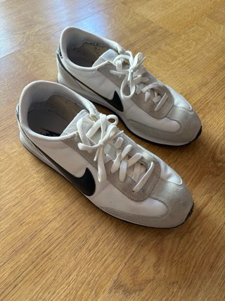 Zapatillas Nike Casual Beige y Blancas