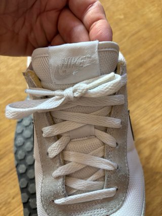 Zapatillas Nike Casual Beige y Blancas