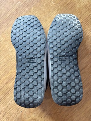 Zapatillas Nike Casual Beige y Blancas