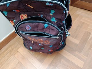 Mochila Totto con ruedas y estampado