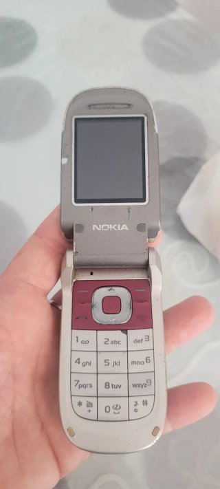 Móvil Nokia Rojo y Plateado