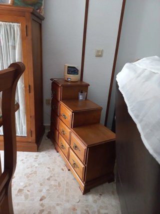 Mueble de salón madera con vitrinas