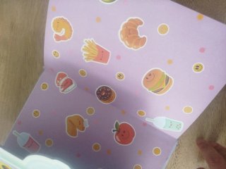 Libreta Morada con Dibujos Kawaii