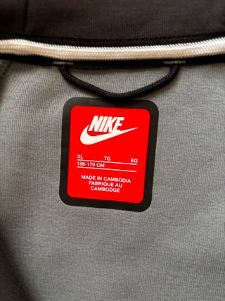Sudadera Nike Tech Fleece Gris y Negra
