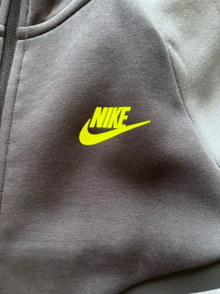 Sudadera Nike Tech Fleece Gris y Negra