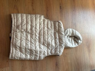 Chaleco acolchado Bershka beige