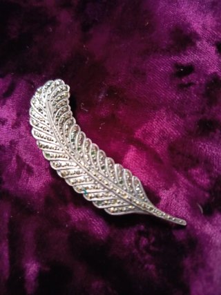 Broche antiguo pluma plata