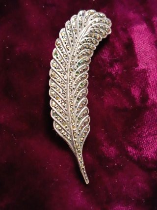 Broche antiguo pluma plata