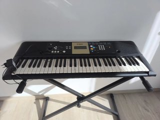 Teclado Yamaha YPT-220