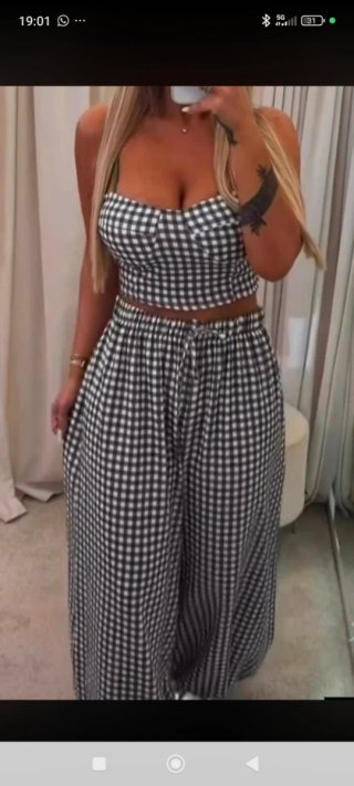 Conjunto cuadros crop top y pantalón palazzo