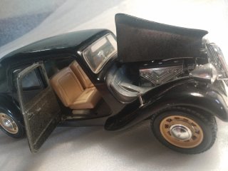Citroën TA 15 CV Bburago escala 1/24