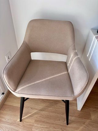 Silla de comedor o habitación beige, super cómoda