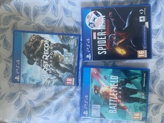 PS4 + 3 juegos + 2 mandos