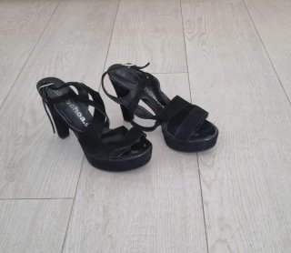 Sandalias de tacón negras