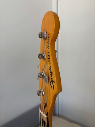 Bajo Fender Squier 70s Jazz Bass