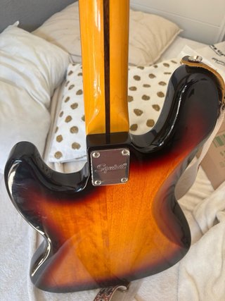 Bajo Fender Squier 70s Jazz Bass