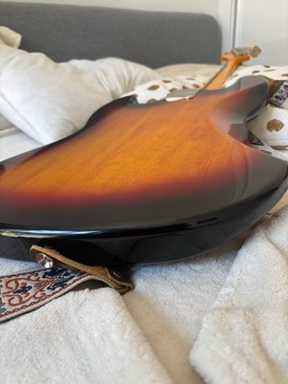 Bajo Fender Squier 70s Jazz Bass