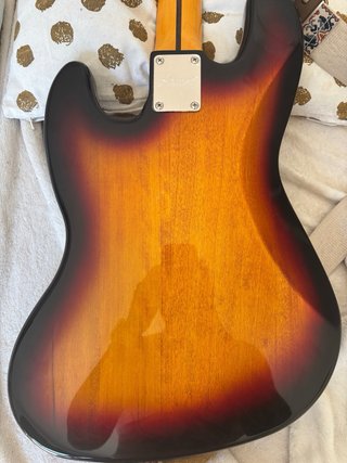 Bajo Fender Squier 70s Jazz Bass