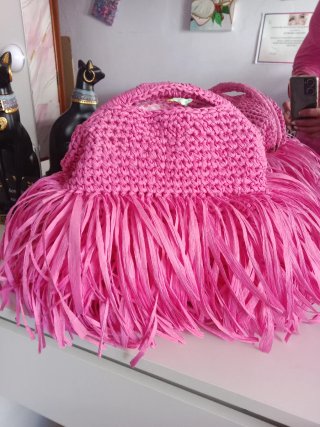 Bolso rafia fucsia hecho a mano con flecos