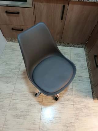 Silla de estética con ruedas