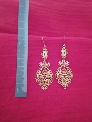 Pendientes dorados largos filigrana