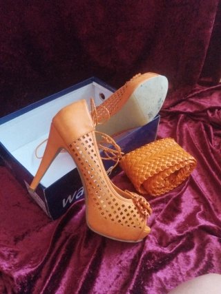 Zapatos tacón naranja fiesta