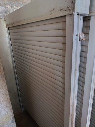 Ventanas de aluminio con sus persianas