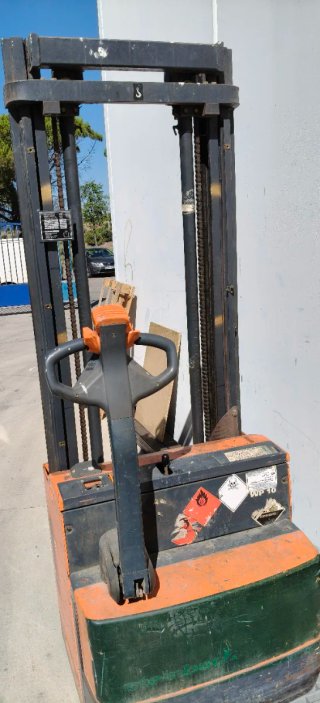 Transpaleta manual naranja