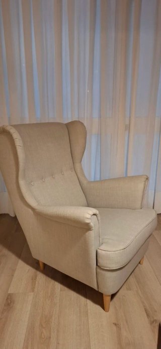 Sillón orejero gris claro Modelo STRANDMON