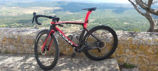 Pinarello F12 Dogma con discos.