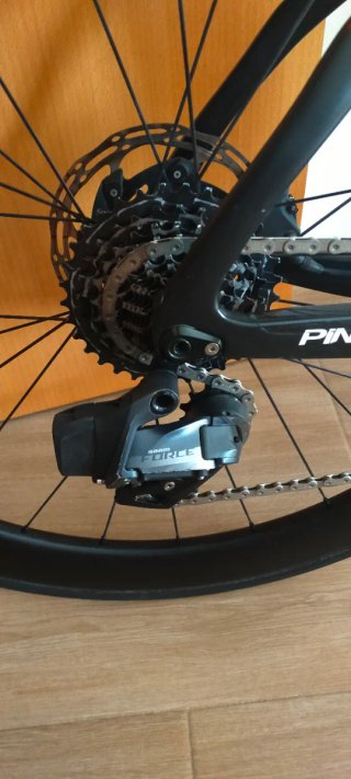 Pinarello F12 Dogma con discos.
