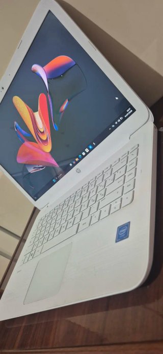 HP Stream 11 Celeron 4GB RAM 64GB SSD
