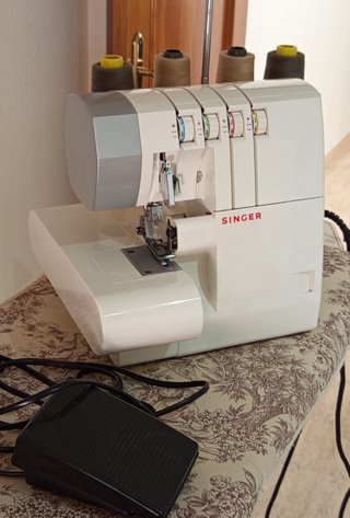 Máquina Remalladora Singer 14SH754