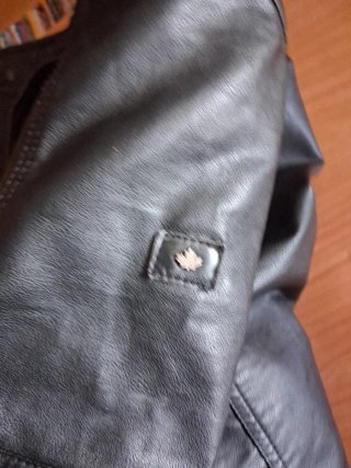 Chaqueta de cuero negra sin estrenar