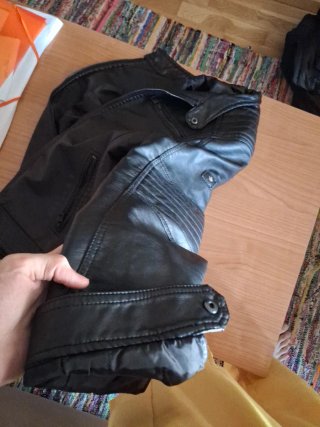 Chaqueta de cuero negra sin estrenar