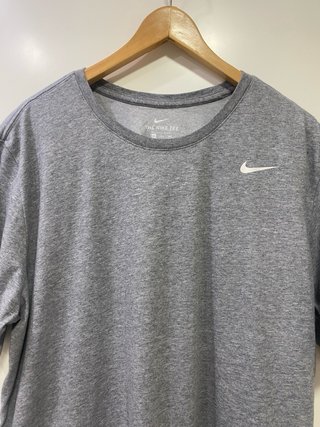 Camiseta Nike Gris Talla 2XL Dri-Fit