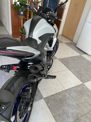Zontes 350R Moto Naked Blanca y Negra