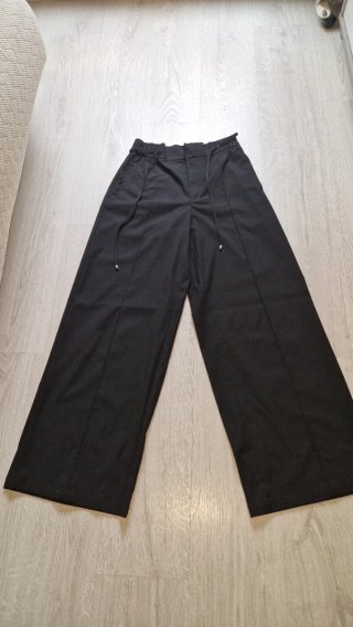 Conjunto Zara chaleco y pantalón negro