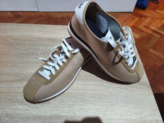 Zapatillas Nike Cortez Beige y Blancas