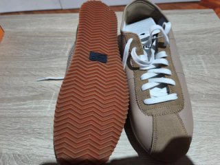 Zapatillas Nike Cortez Beige y Blancas
