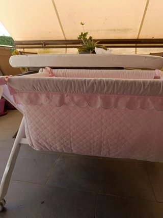 Mini Cuna Bebé Rosa con Ruedas