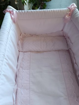 Mini Cuna Bebé Rosa con Ruedas