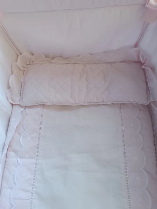 Mini Cuna Bebé Rosa con Ruedas