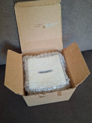 Hucha con forma tecla de ordenador. FISURA