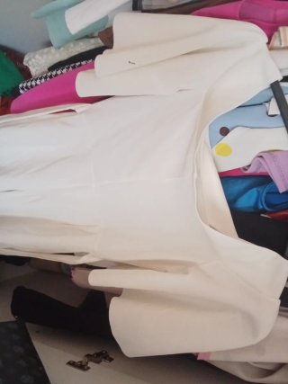 Mono blanco escotado manga acampanada