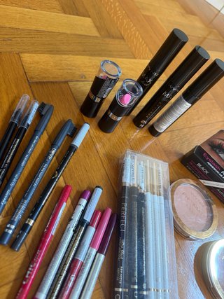 Set de Maquillaje Wynie: Mascaras, Labiales y Más