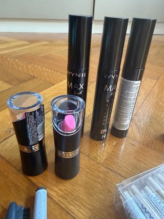 Set de Maquillaje Wynie: Mascaras, Labiales y Más